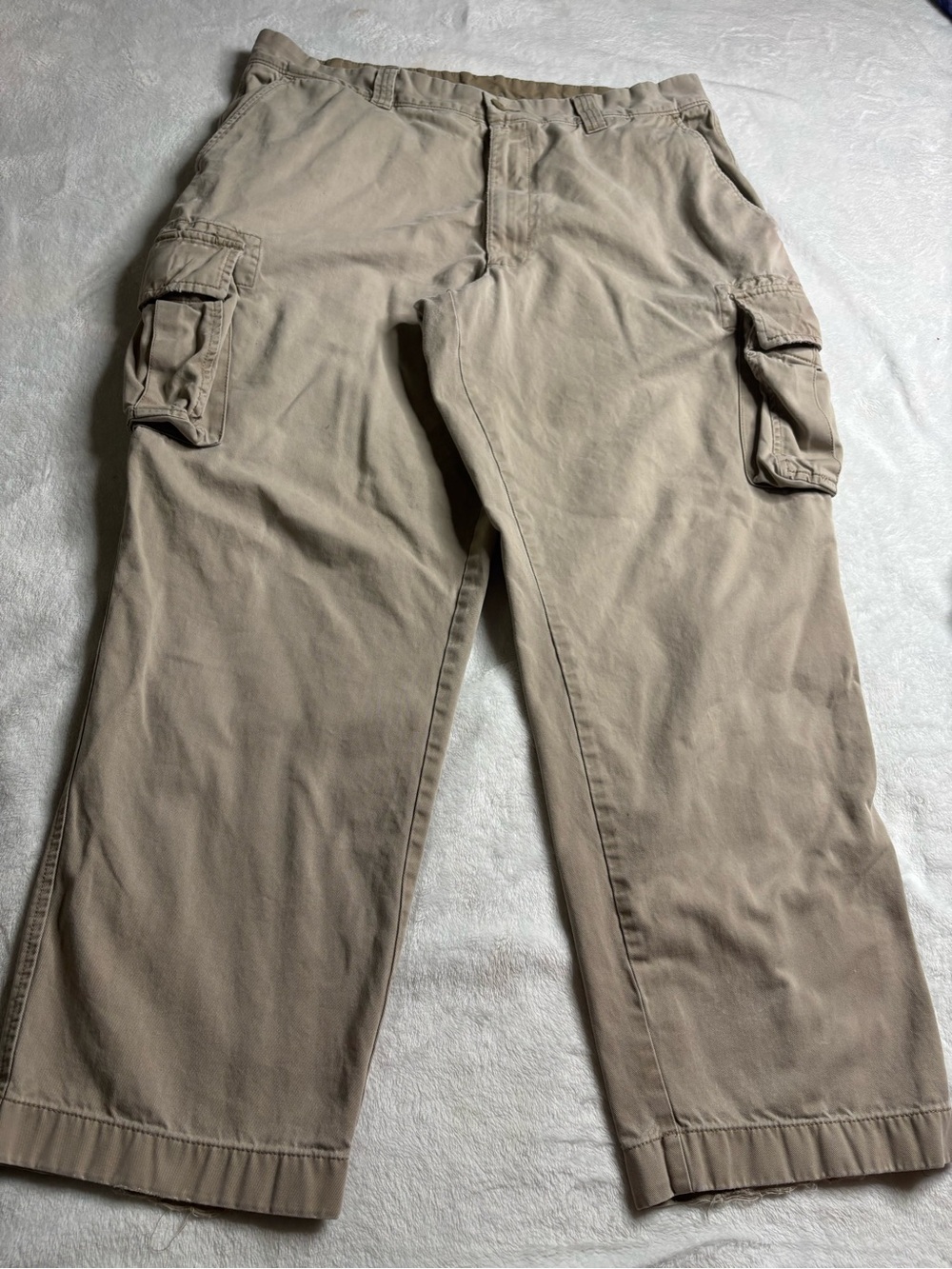 Roundtree & Yorke Beige/Tan Cargo Pants with Utility Pockets